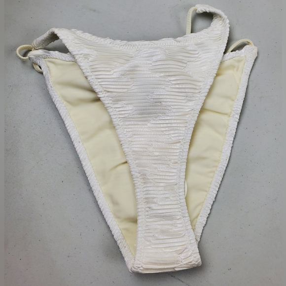 TRIANGL Vinca Shell Bikini Bottom With Pouch Size Medium - Picture 2 of 5